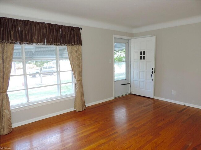 Building Photo - 25451 Zeman Ave