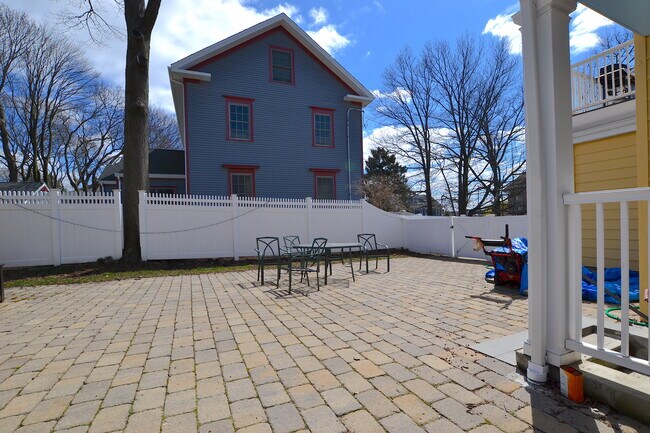 Building Photo - 136 Summer St