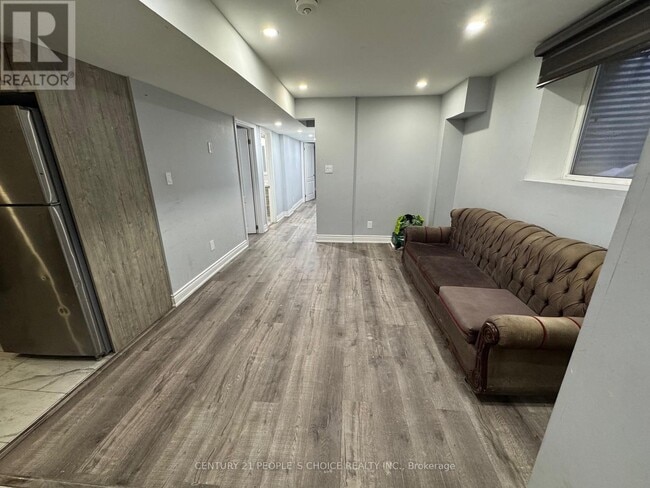 Building Photo - 9 Facet St