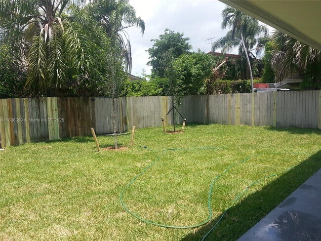 Foto del edificio - 3125 SW 16th Ter