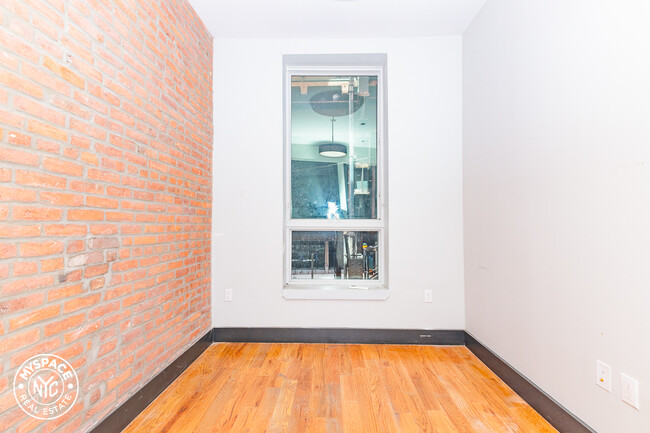 Building Photo - 301 Broadway