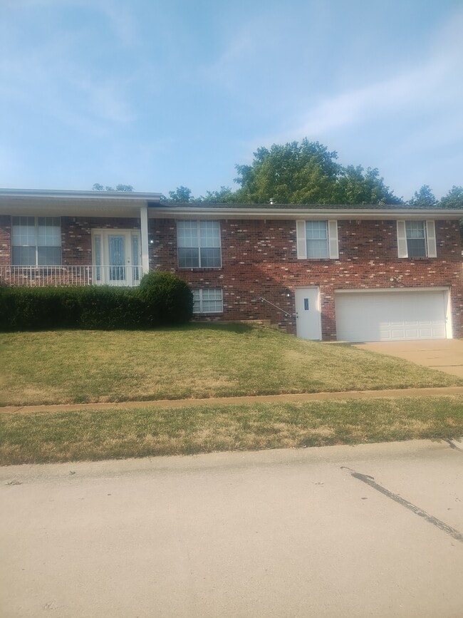 Building Photo - 4863 Vermilion Dr