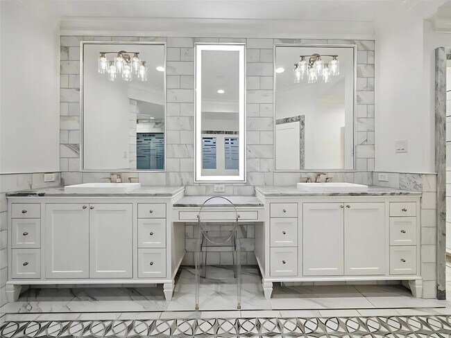 Foto del edificio - 4040 Overbrook Ln