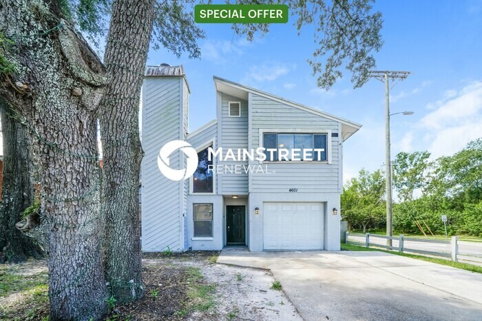 Foto principal - 3 Bedroom Pet-Friendly Home in Tampa, FL w...