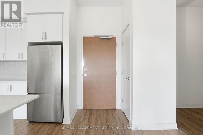 Building Photo - 320 Plains Rd E