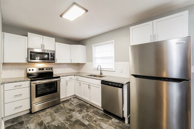 Building Photo - 608 SW Merritt St