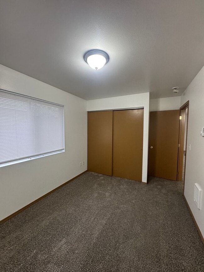 Building Photo - y90312