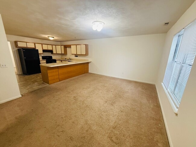 Building Photo - 882 Patrick Henry Dr