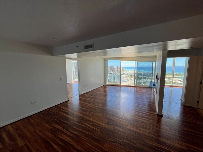 Building Photo - Stunning Views with Excellent Amenities at Moana Pacific