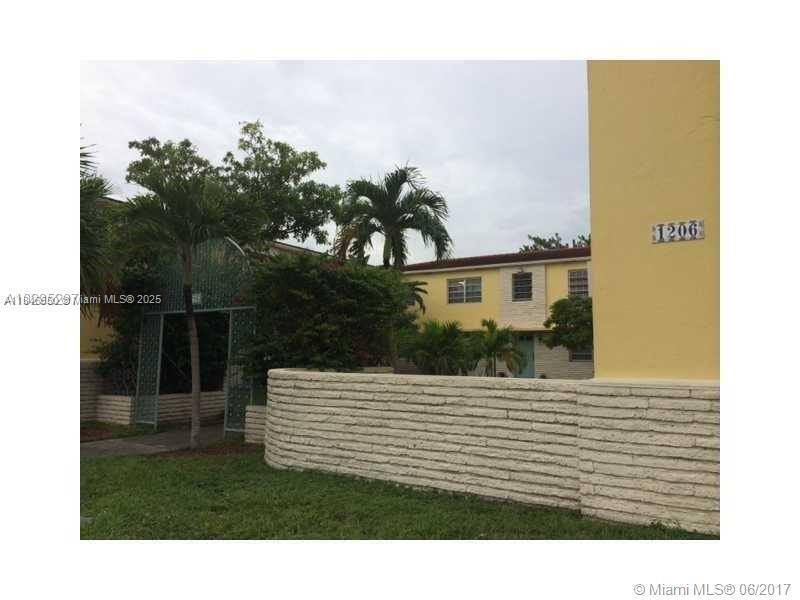 Foto principal - 1210 Douglas Rd