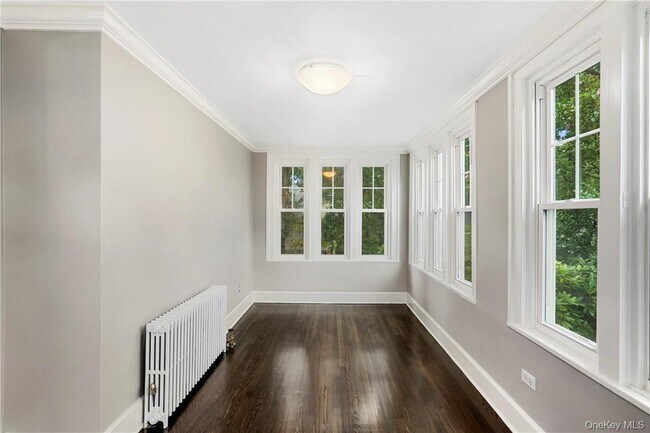 Foto del edificio - 48 Rossmore Ave