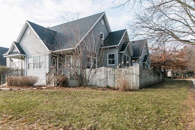 Building Photo - Huge 3-bedroom, 4-bath, 3-car garage townhome in Longfellow neighborhood