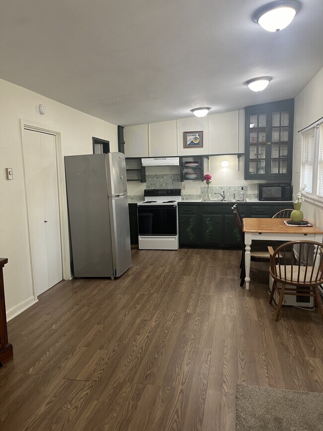 Building Photo - 14 Bowman St