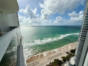 Building Photo - 15901 Collins Ave
