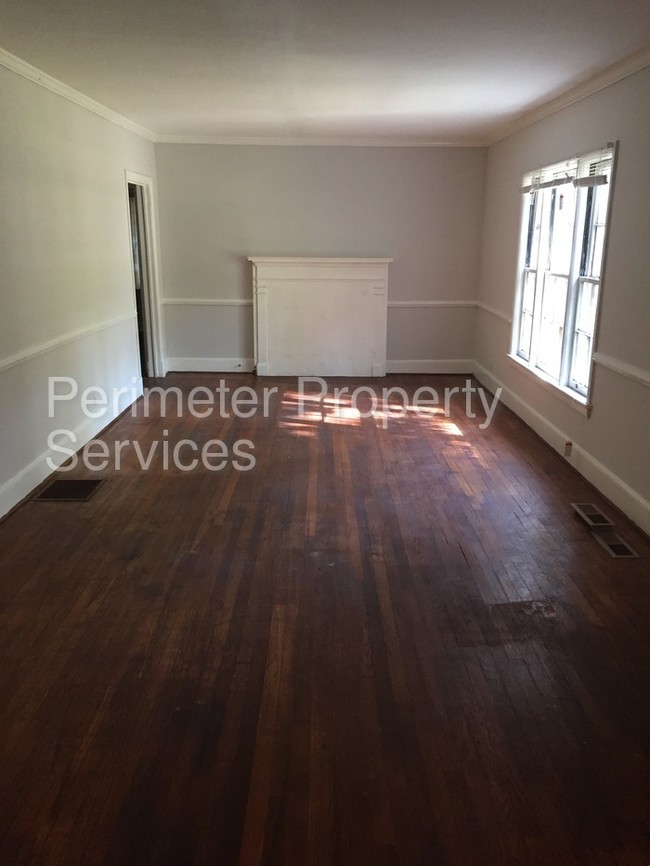 Building Photo - 1531 Centra Villa Dr SW