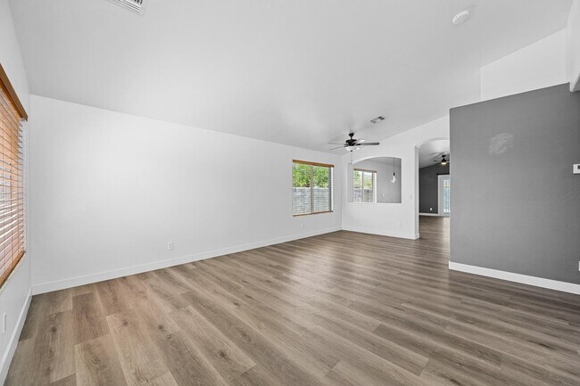 Foto del edificio - 22994 W Solano Dr