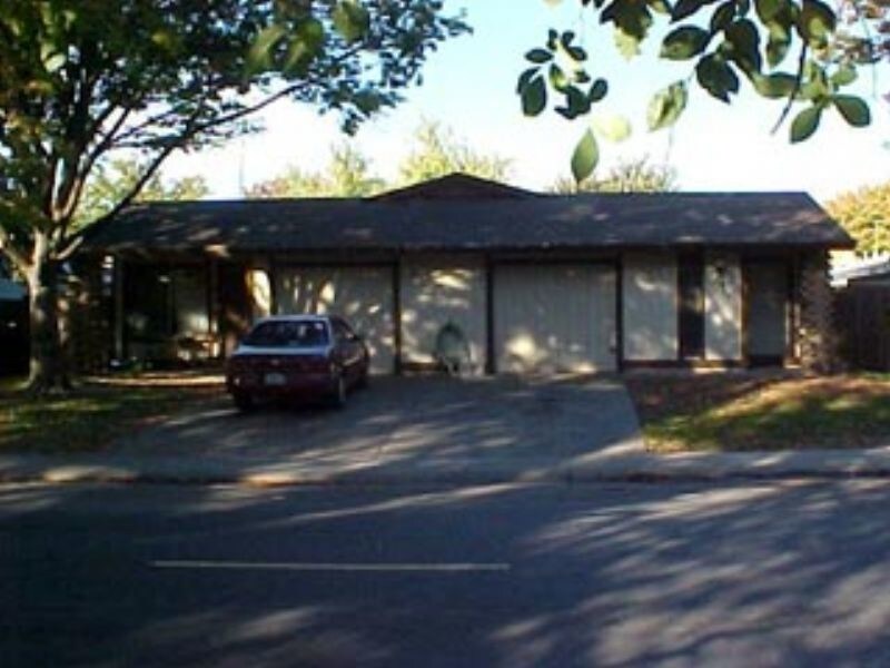 Primary Photo - Cute 2 Bedroom Duplex