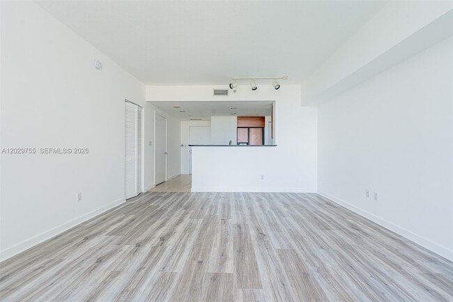 Foto del edificio - 325 S Biscayne Blvd