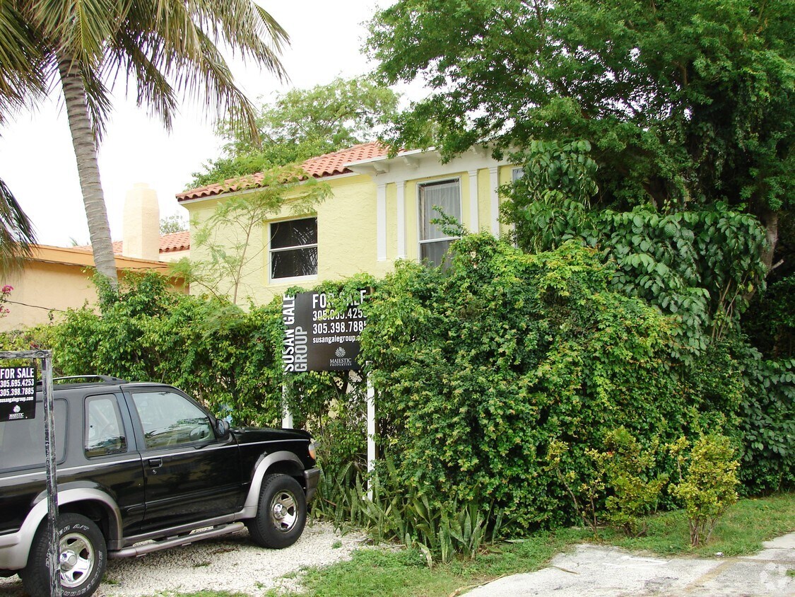 Foto del edificio - 2816 Pinetree Dr