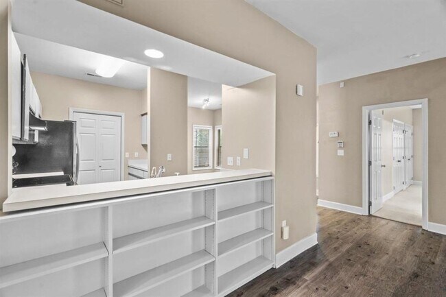 Foto del edificio - 6121 Sunpointe Dr