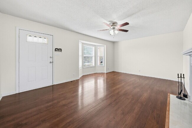 Building Photo - Charming 3-Bedroom Home with 2 Full Baths Ranch, Fenced in backyard with Storage Shed - Your Perf...
