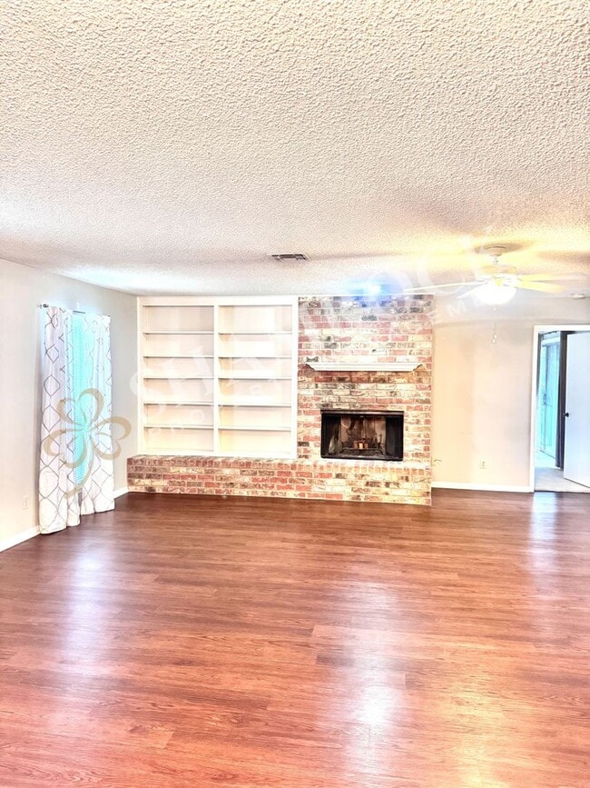 Building Photo - 3206 Creekwood Cir