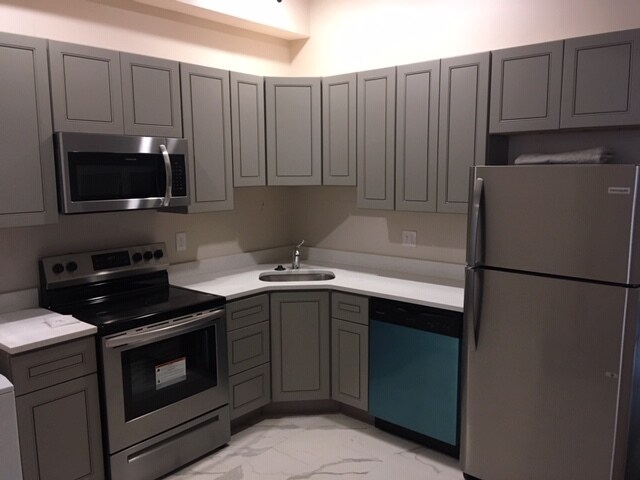 Building Photo - 308 S Highland Ave