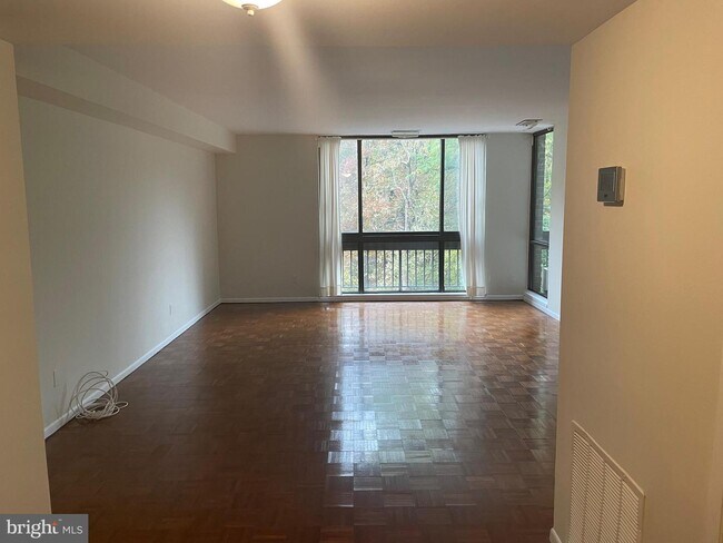 Building Photo - 4948 Sentinel Dr