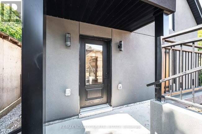 Building Photo - 40 Montcalm Ave