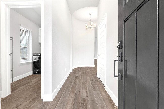 Foto del edificio - 2530 Alder Wood Ln