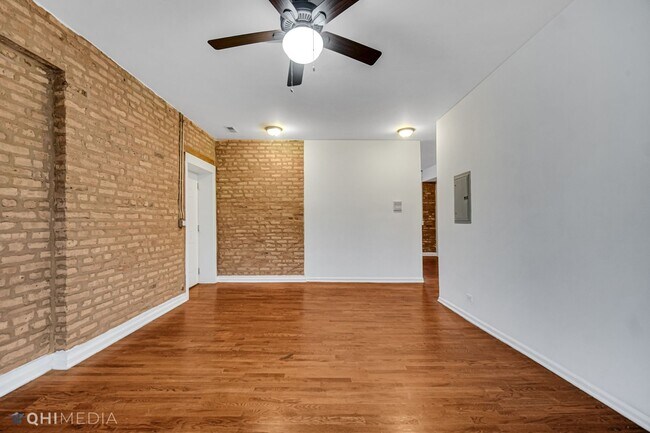 Foto del edificio - Great Apartment, Lots of light and Exposed...
