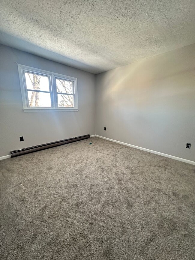 Building Photo - Townhouse for Rent in Broadway