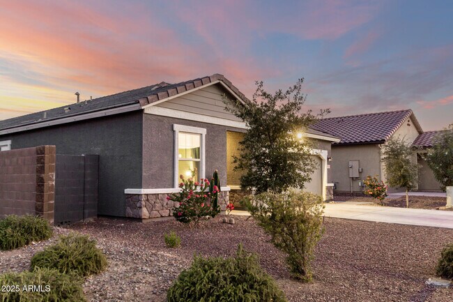 Building Photo - 19531 W Palo Verde Dr