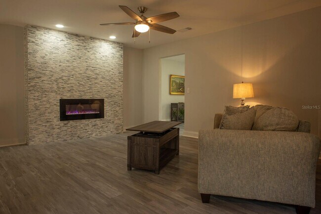 Building Photo - 24022 Eppley Dr