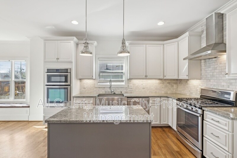 Photo - 1105 49th Ave N