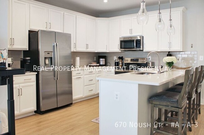 Foto del edificio - 670 Noush Ct
