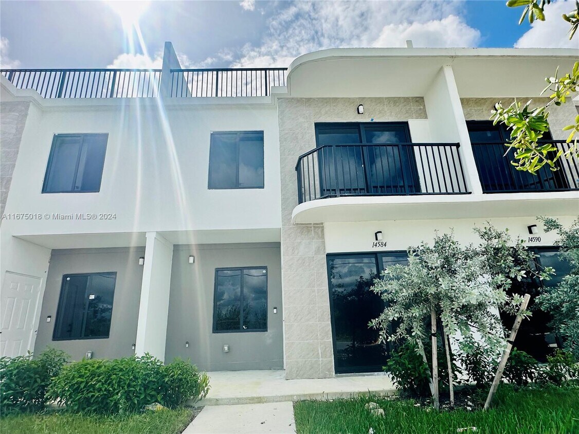 Foto principal - 14584 SW 260th St
