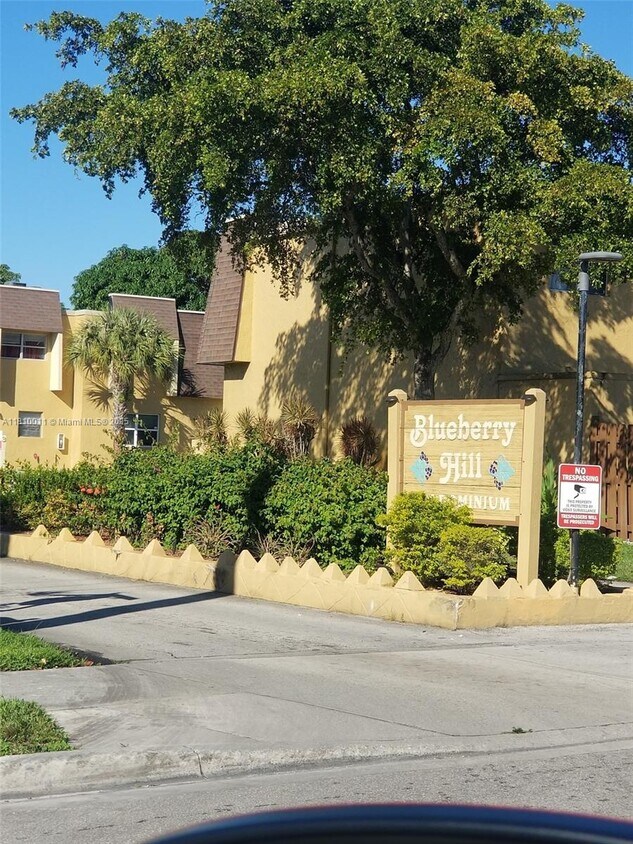 Foto principal - 5845 Blueberry Ct
