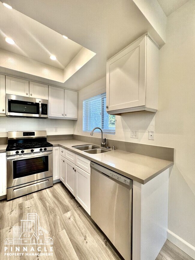 Foto del edificio - 2 Bedroom Apartment in Torrance For Rent