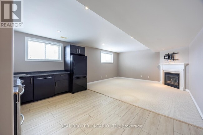 Building Photo - 2560 Denure Dr