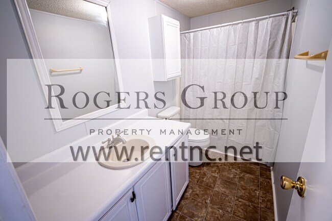 Building Photo - Homes for rent in Henderson NC - 210 Old T...