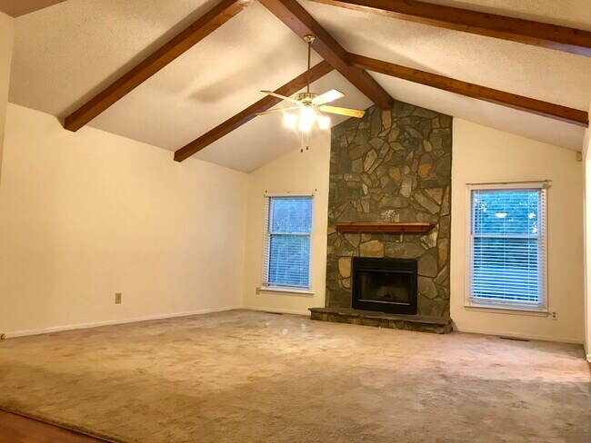Building Photo - 4448 Huntington Dr