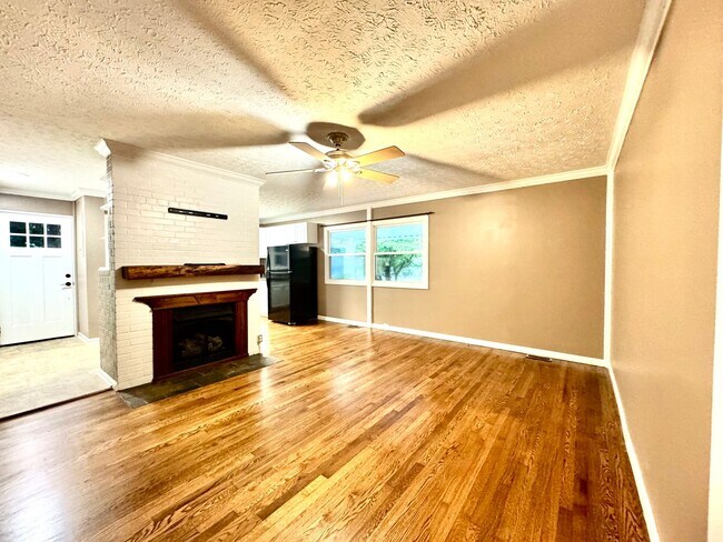 Foto del edificio - Oak Ridge 37830 - UPDATED & WELL MAINTAINE...