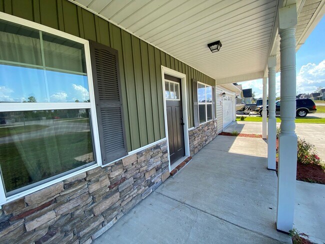 Building Photo - Beautiful 3 Bedroom, 2bath home in the Bri...