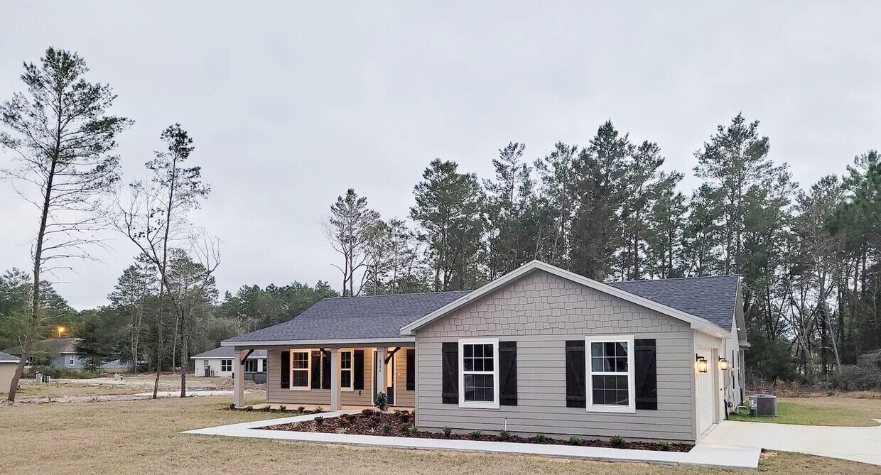 Primary Photo - GREAT AND CONVENIENT 3/2 HOME PERFECT SIZE...