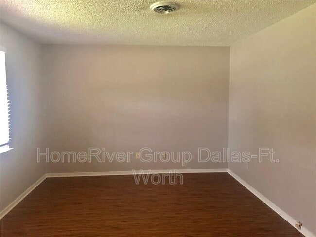 Building Photo - 500 Bedford Dr