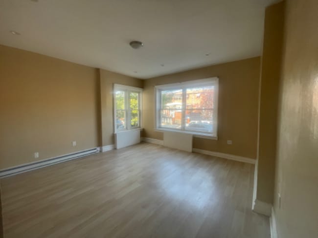 Building Photo - 218 Berriman St
