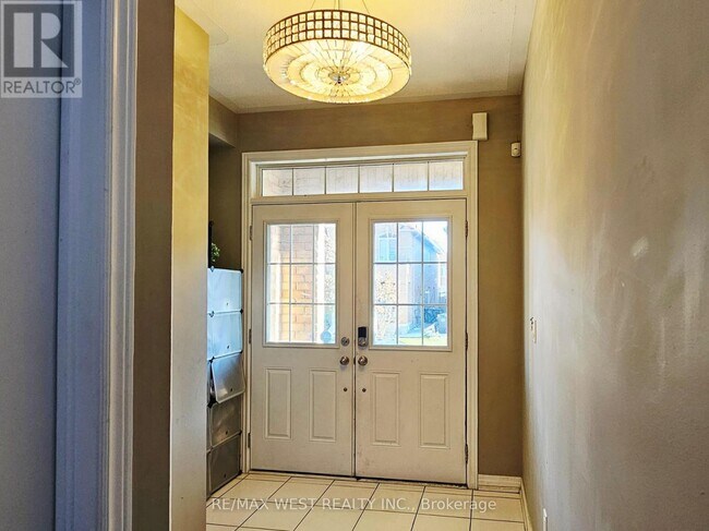 Building Photo - 38 Wasaga Rd