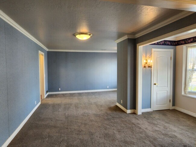 Building Photo - Great 3 bd Home in SLC with 2 Master Suites