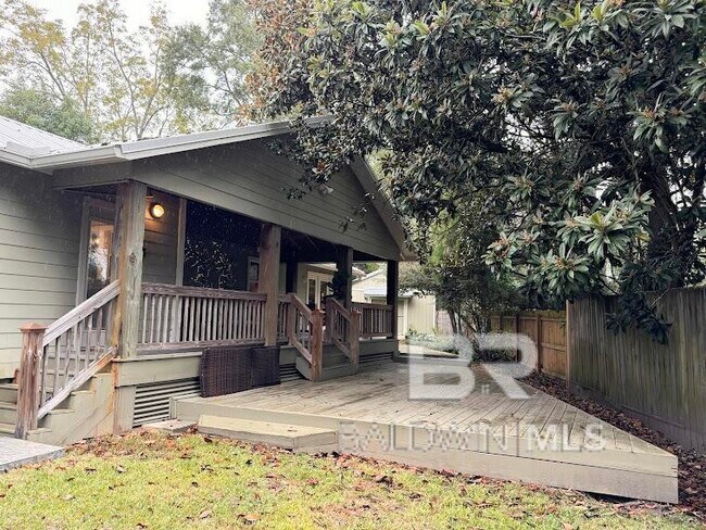 Foto del edificio - 533 Gayfer Ave